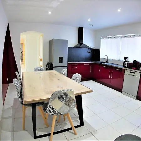 Le Salsero T4 De 93m2 En Centre Avec Billard Clim Prime Video Wifi Fibre Nimes
